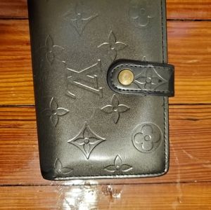 Louis Vuitton kisslock wallet